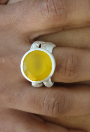 Ring "Organic" mit einem großen gelben Chalcedon